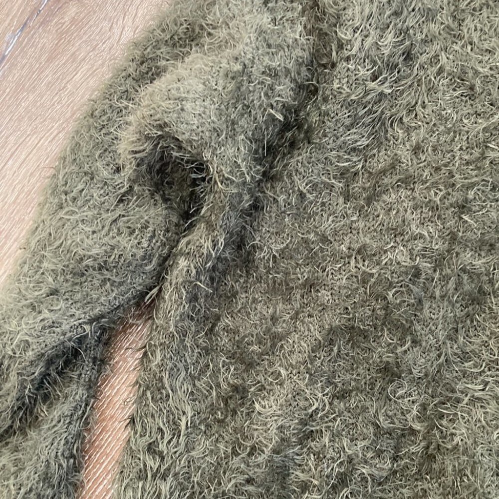 H&M Dark Green Fluffy Shaggy V Neck Sweater - Picture 7 of 7